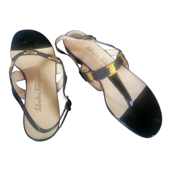 Salvatore Ferragamo Women's Vintage Black Patent Leather Thong Sandals Sz 6 1/2B